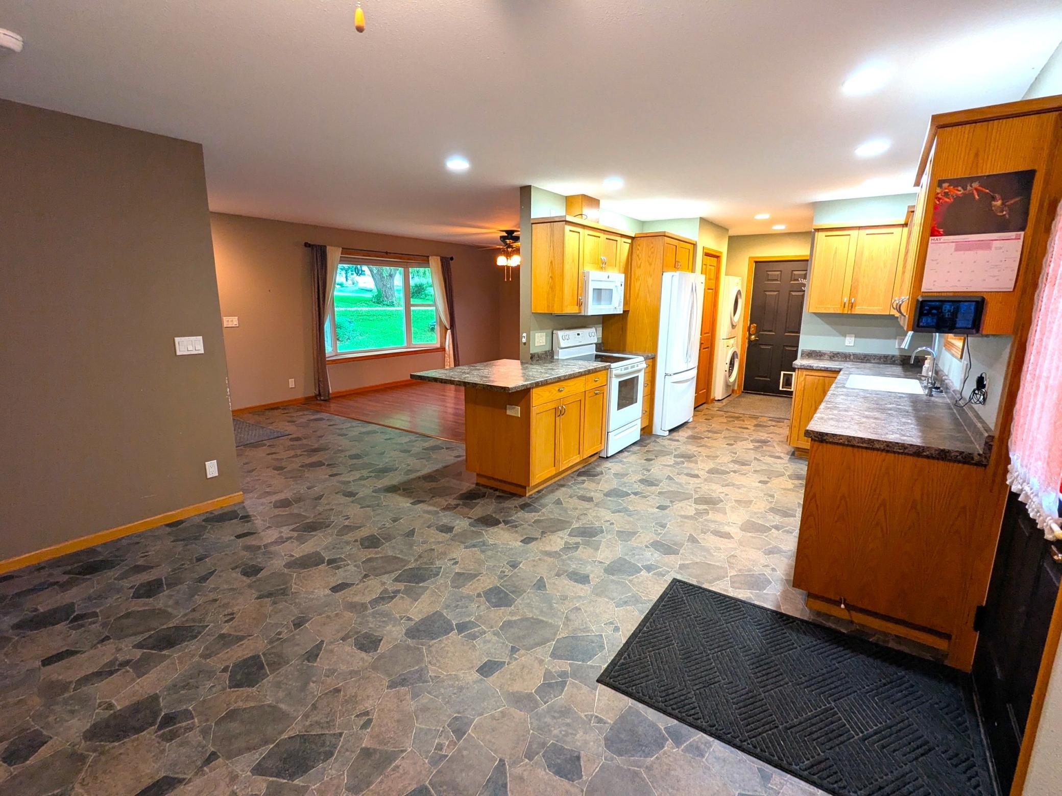 KITCHEN 2.jpg
