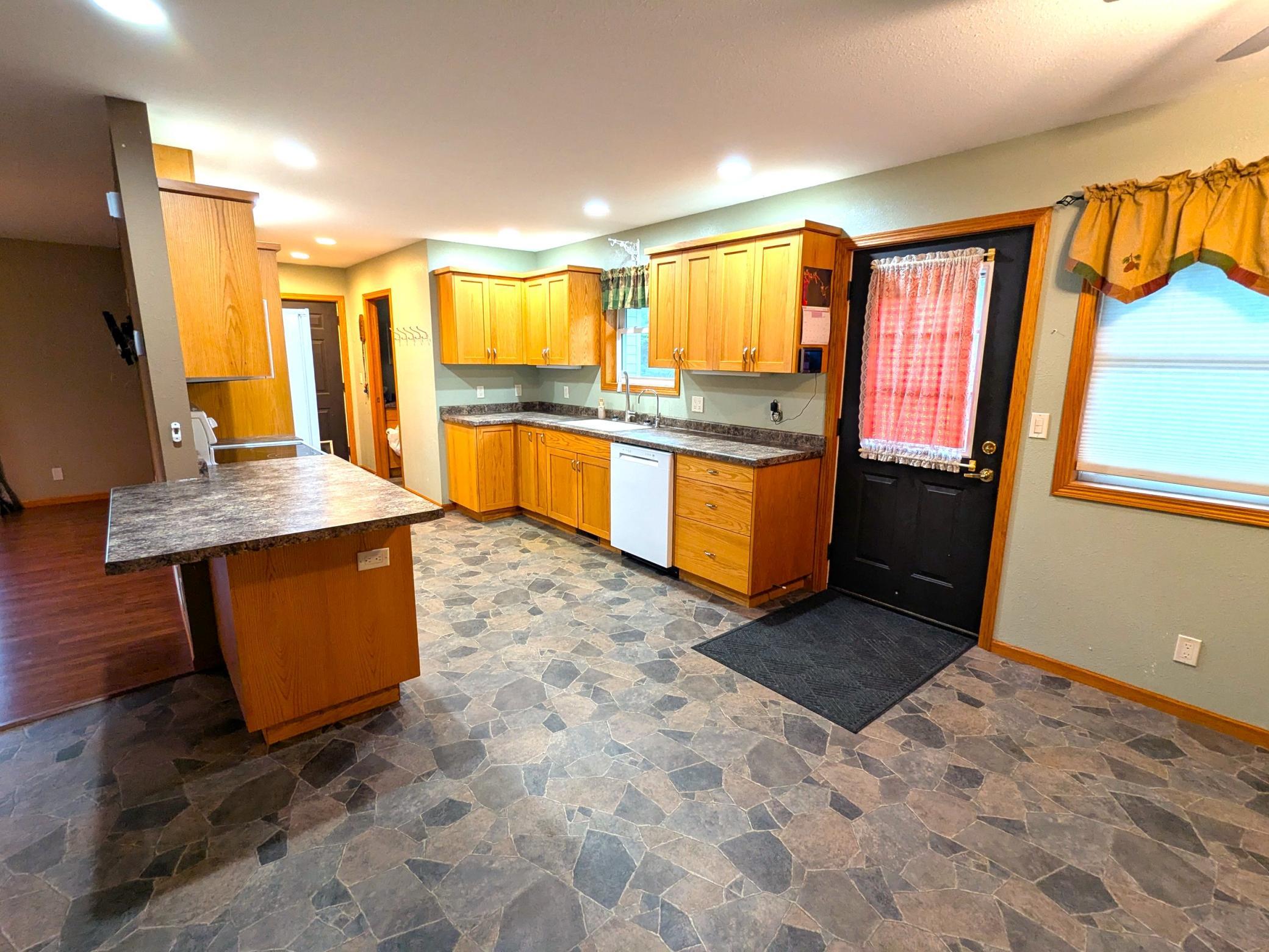 KITCHEN 1.jpg