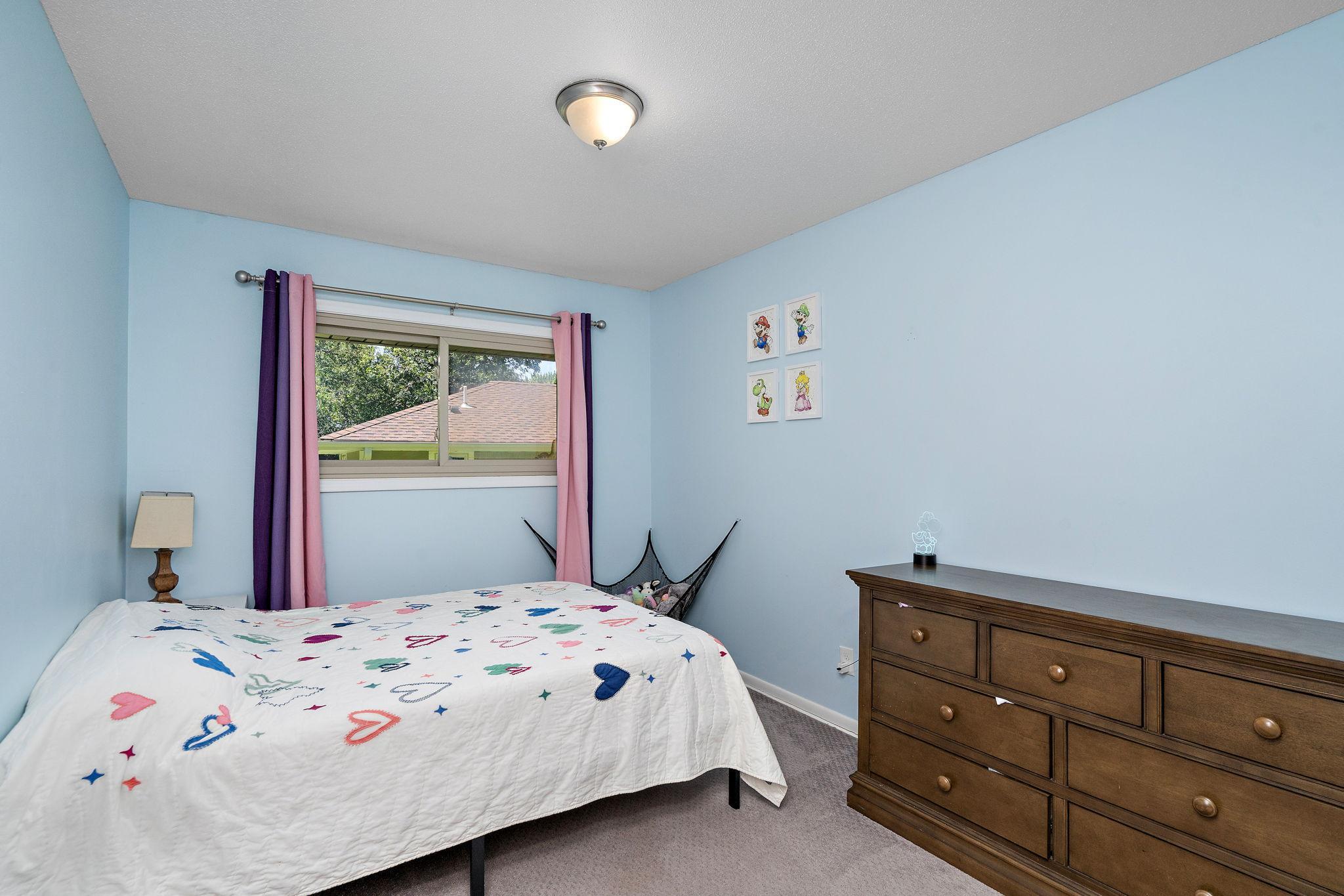 18-web-or-mls-7703-49th-ave-n.jpg