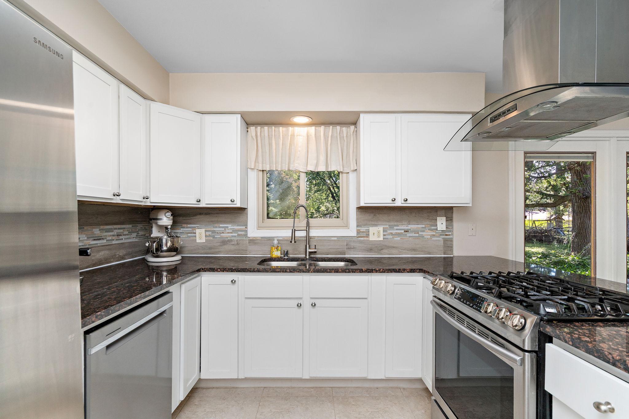 9-web-or-mls-7703-49th-ave-n.jpg