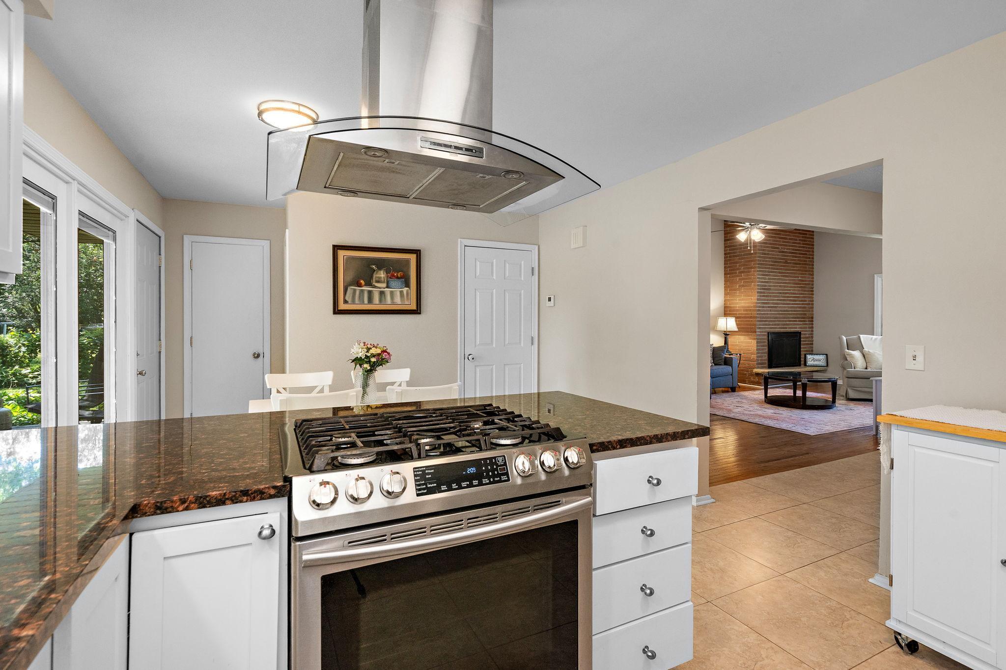 11-web-or-mls-7703-49th-ave-n.jpg