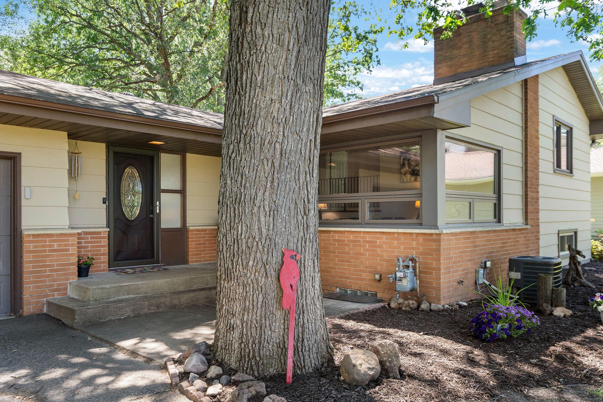 4-web-or-mls-7703-49th-ave-n.jpg