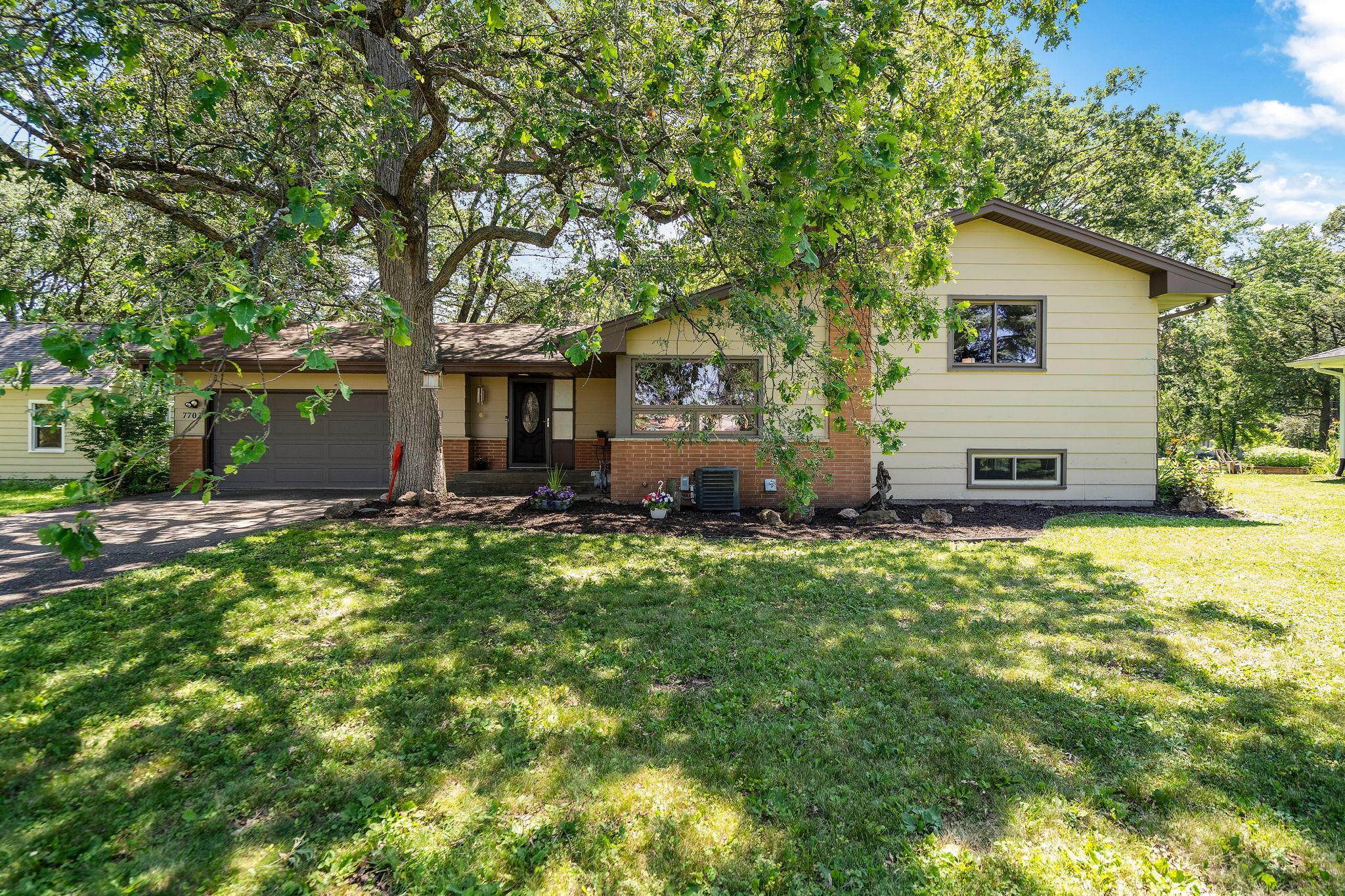 1-web-or-mls-7703-49th-ave-n.jpg