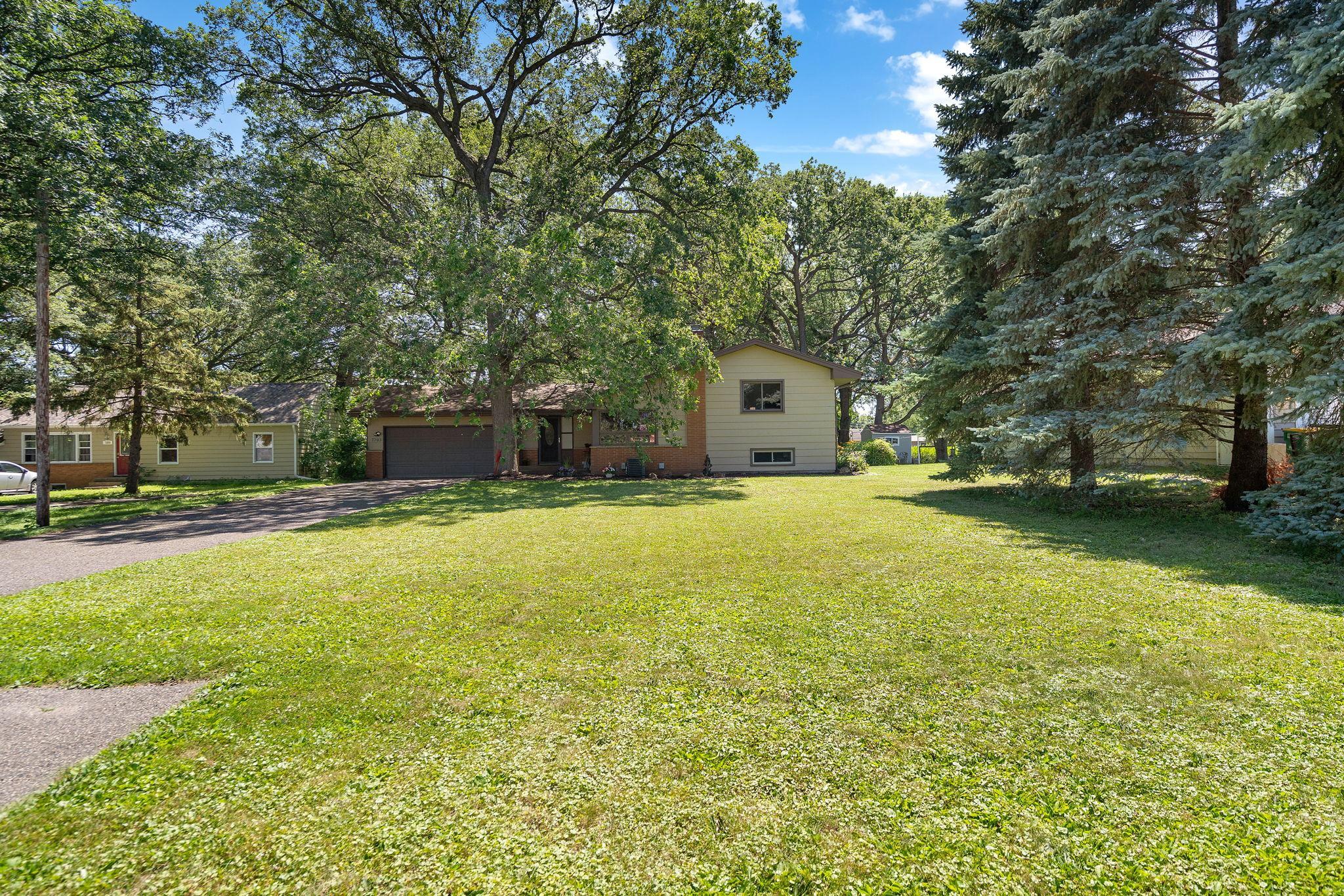 3-web-or-mls-7703-49th-ave-n.jpg