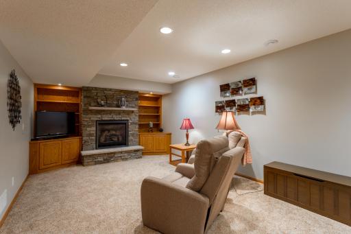 247 Pendryn Hill Circle, Saint Paul, MN 55125