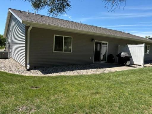 1827 Scenic Heights Court SW, Hutchinson, MN 55350