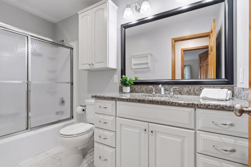 980 Lydia Avenue W, Roseville, MN 55113