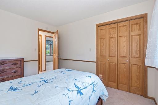 980 Lydia Avenue W, Roseville, MN 55113