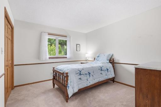 980 Lydia Avenue W, Roseville, MN 55113