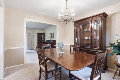 980 Lydia Avenue W, Roseville, MN 55113
