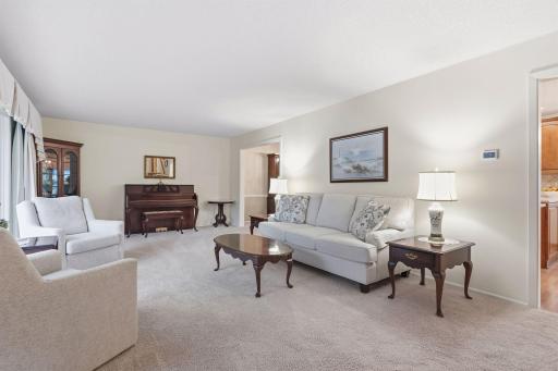 980 Lydia Avenue W, Roseville, MN 55113