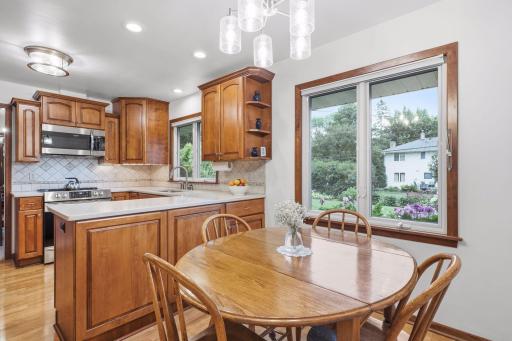 980 Lydia Avenue W, Roseville, MN 55113