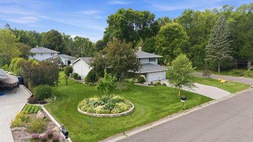 980 Lydia Avenue W, Roseville, MN 55113