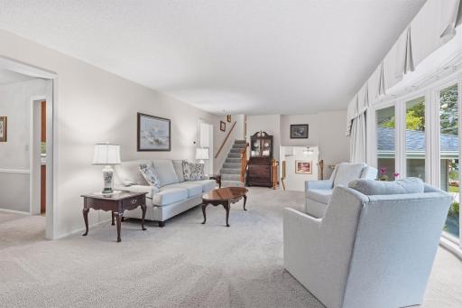 980 Lydia Avenue W, Roseville, MN 55113