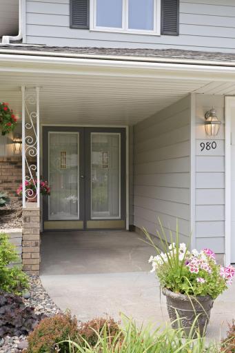 980 Lydia Avenue W, Roseville, MN 55113
