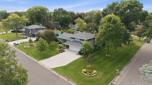 980 Lydia Avenue W, Roseville, MN 55113