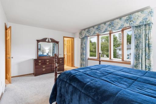 980 Lydia Avenue W, Roseville, MN 55113