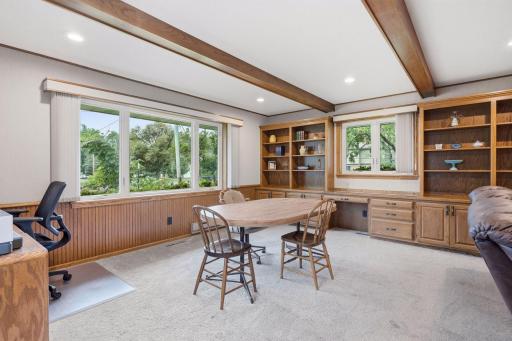 980 Lydia Avenue W, Roseville, MN 55113