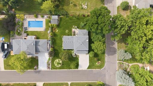 980 Lydia Avenue W, Roseville, MN 55113
