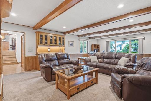 980 Lydia Avenue W, Roseville, MN 55113