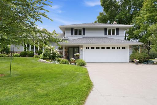980 Lydia Avenue W, Roseville, MN 55113