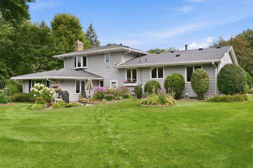 980 Lydia Avenue W, Roseville, MN 55113