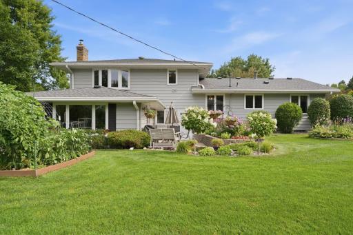 980 Lydia Avenue W, Roseville, MN 55113