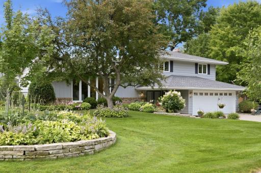980 Lydia Avenue W, Roseville, MN 55113