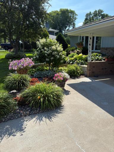 980 Lydia Avenue W, Roseville, MN 55113