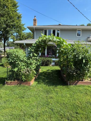 980 Lydia Avenue W, Roseville, MN 55113