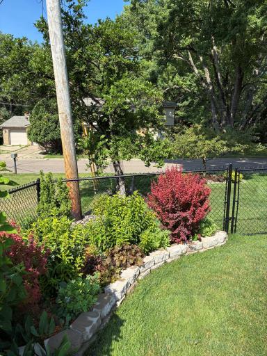 980 Lydia Avenue W, Roseville, MN 55113