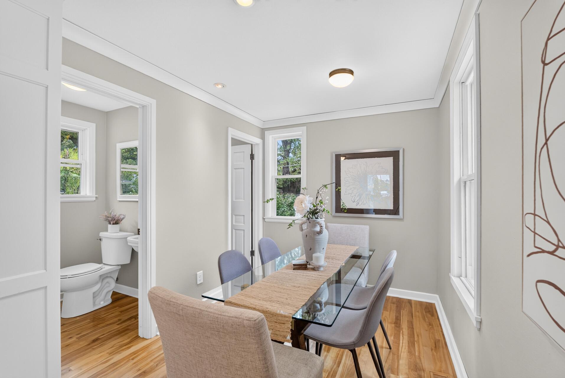 Room for comfortable dining