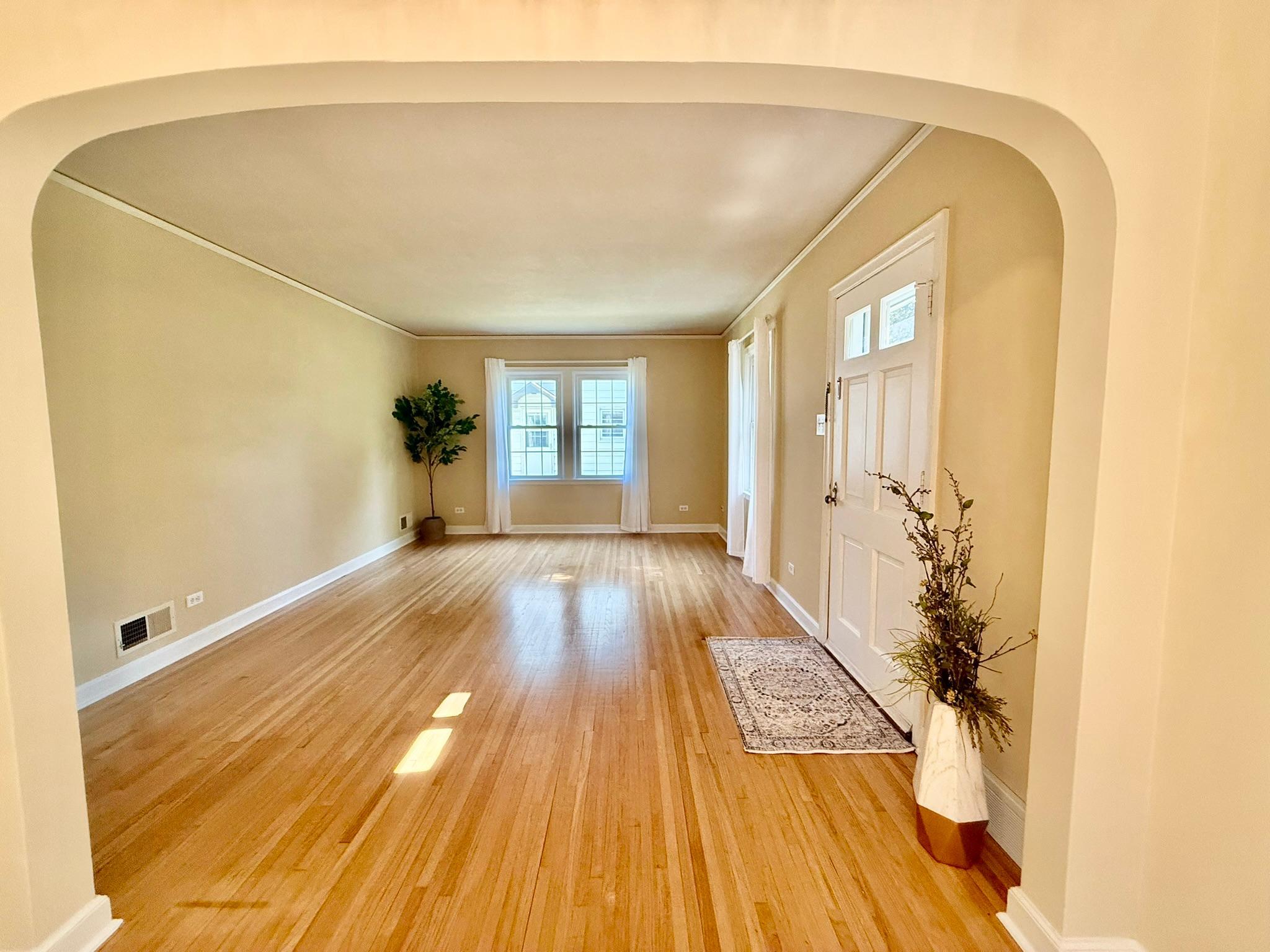 Dining room to living room