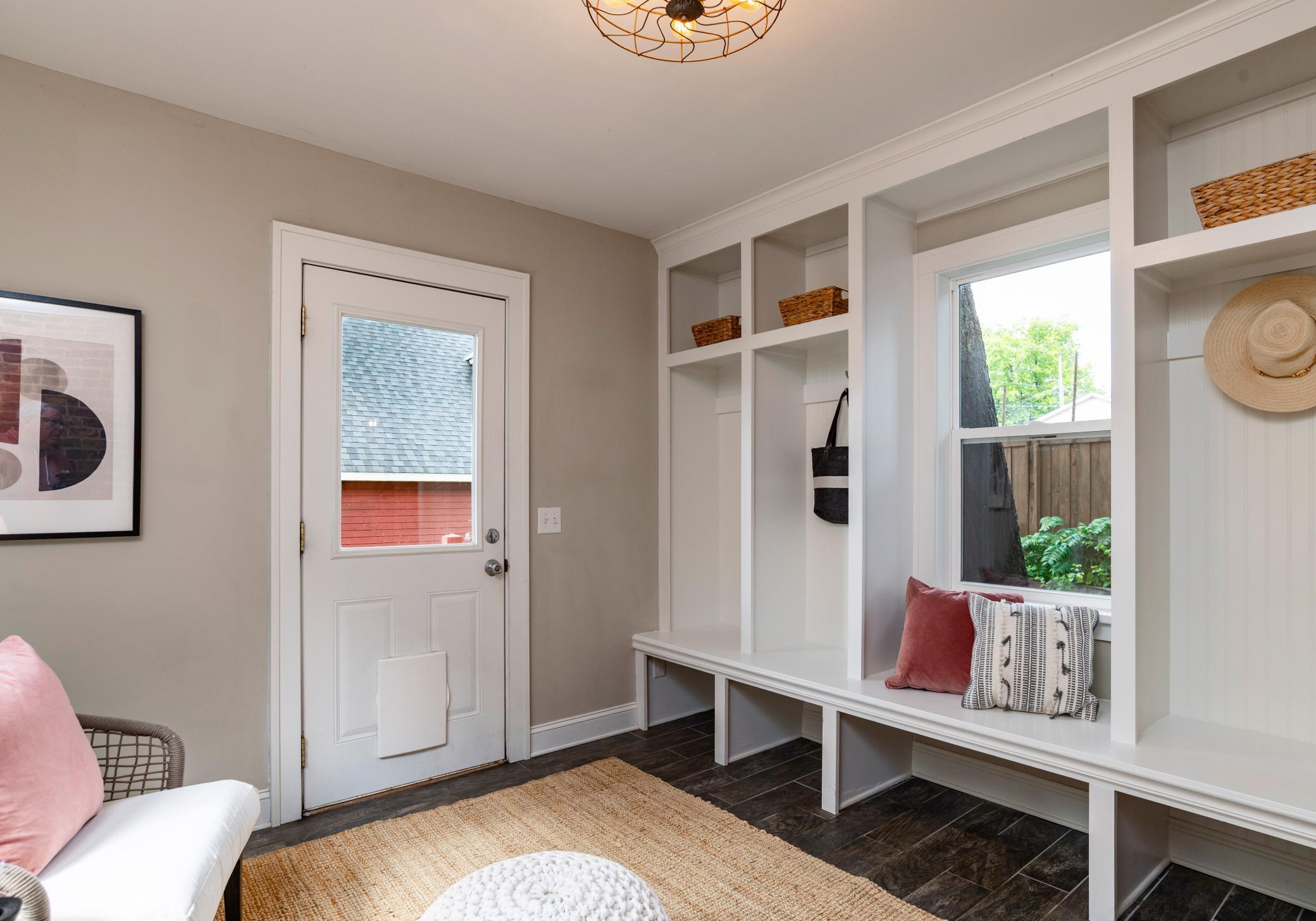 The back mudroom is ideal for all of your winter gear!