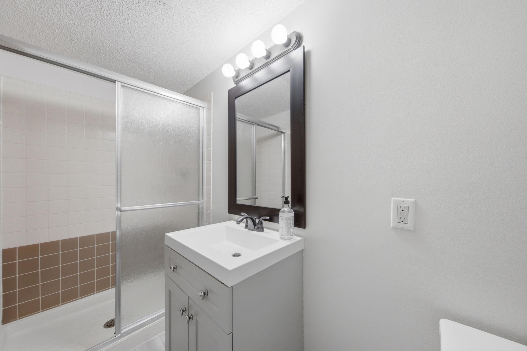 Lower 3/4 Bath