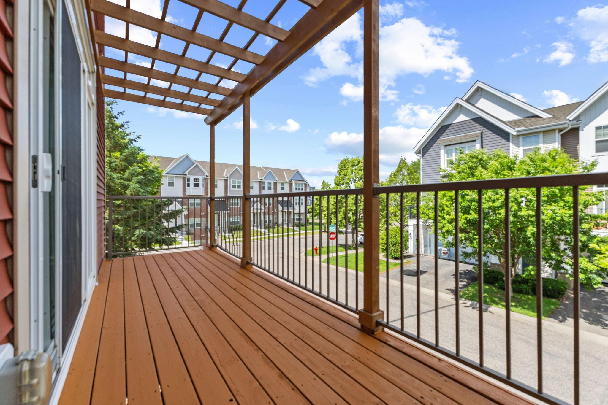 Deck with pergola