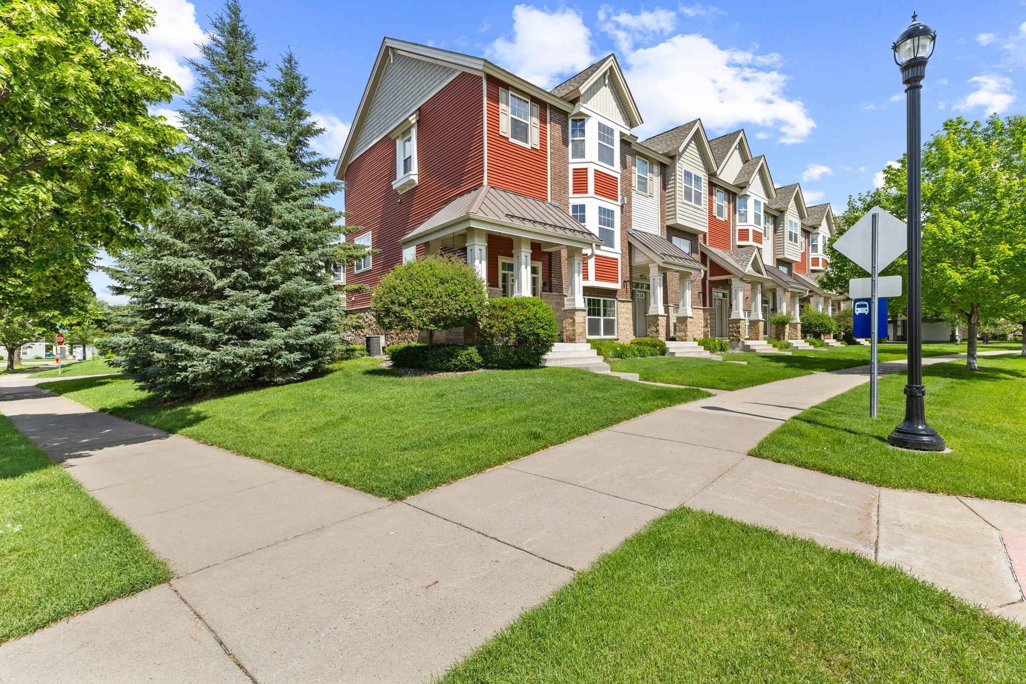 Welcome to this end unit 3 level townhome!