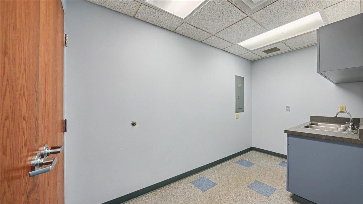 108-122005529.jpg