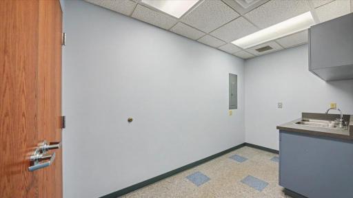 108-122005529.jpg