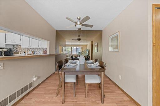 1604 Helmo Avenue N, Oakdale, MN 55128