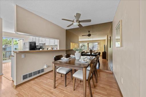 1604 Helmo Avenue N, Oakdale, MN 55128