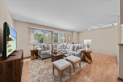 1604 Helmo Avenue N, Oakdale, MN 55128