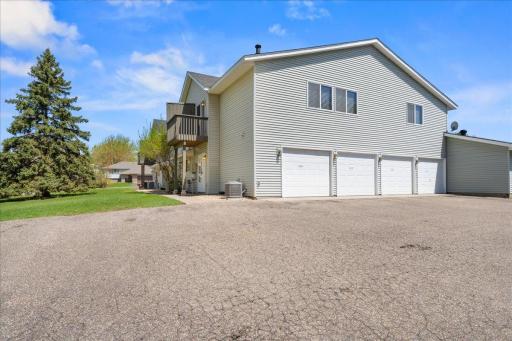 1604 Helmo Avenue N, Oakdale, MN 55128
