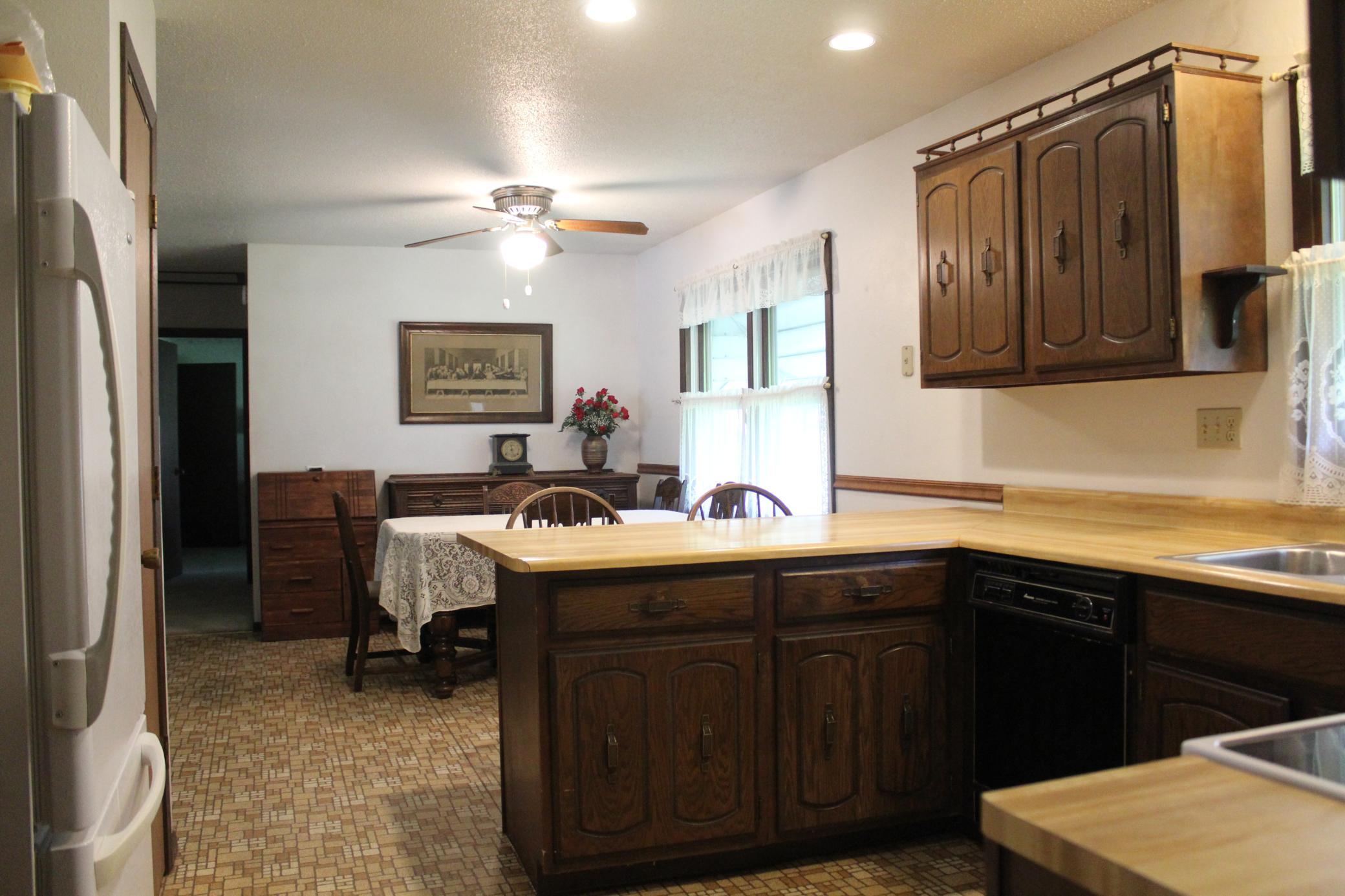 Kitchen/ Dining Room