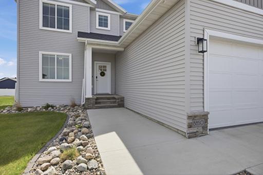 8850 Meadowlark Parkway, Horace, ND 58047