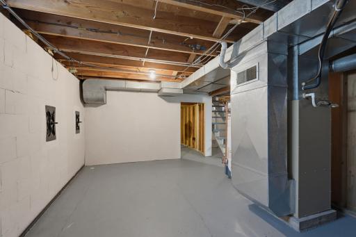 Mechanicals include a reverse osmosis water treatment system, an owned water softener, and a laundry tub. Washer and dryer hookups are present.