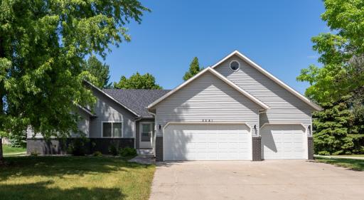 2541 S 26th Avenue S, Fargo, ND 58103
