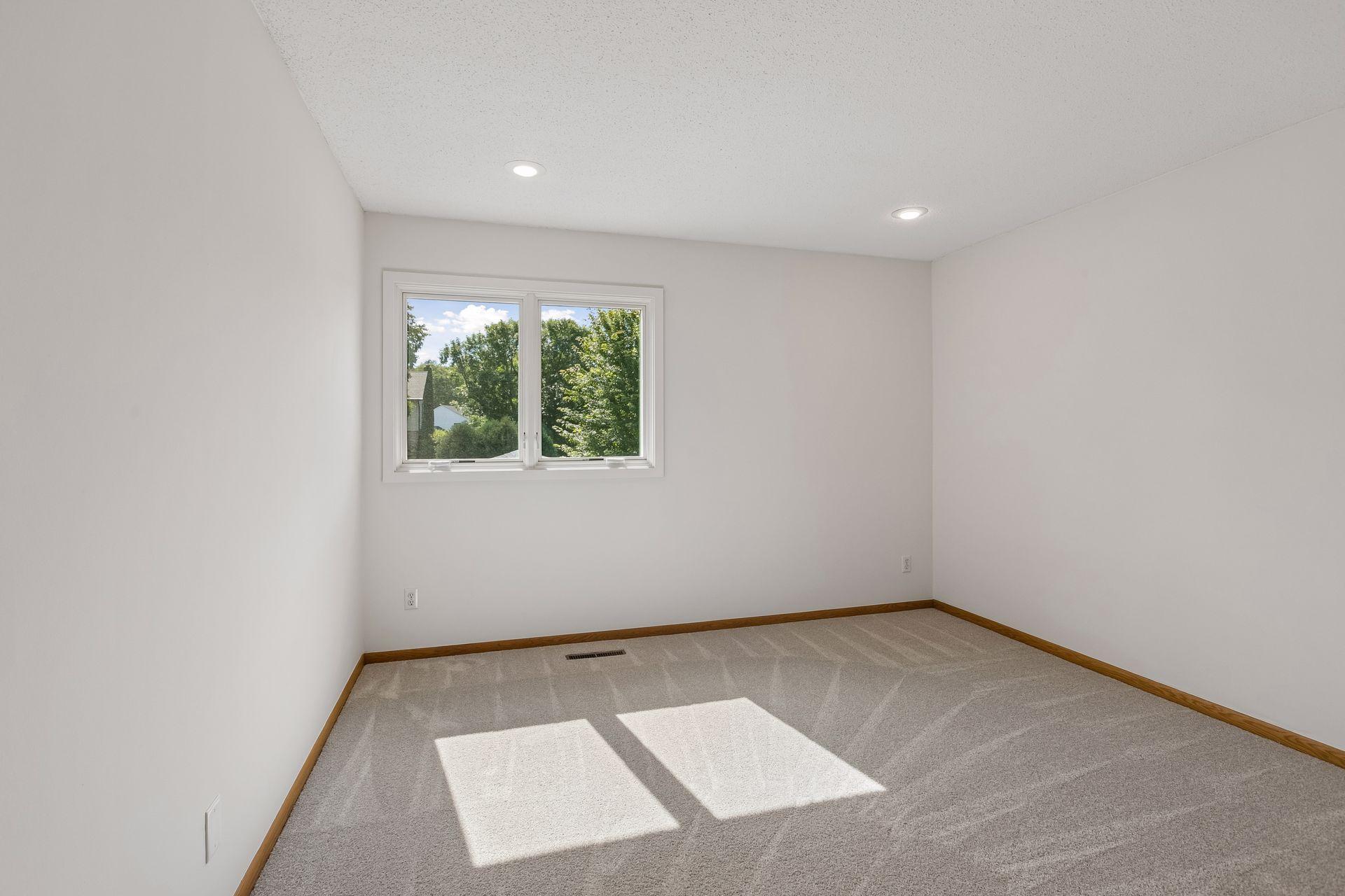 3 beds on one level - 4 bedrooms above ground!