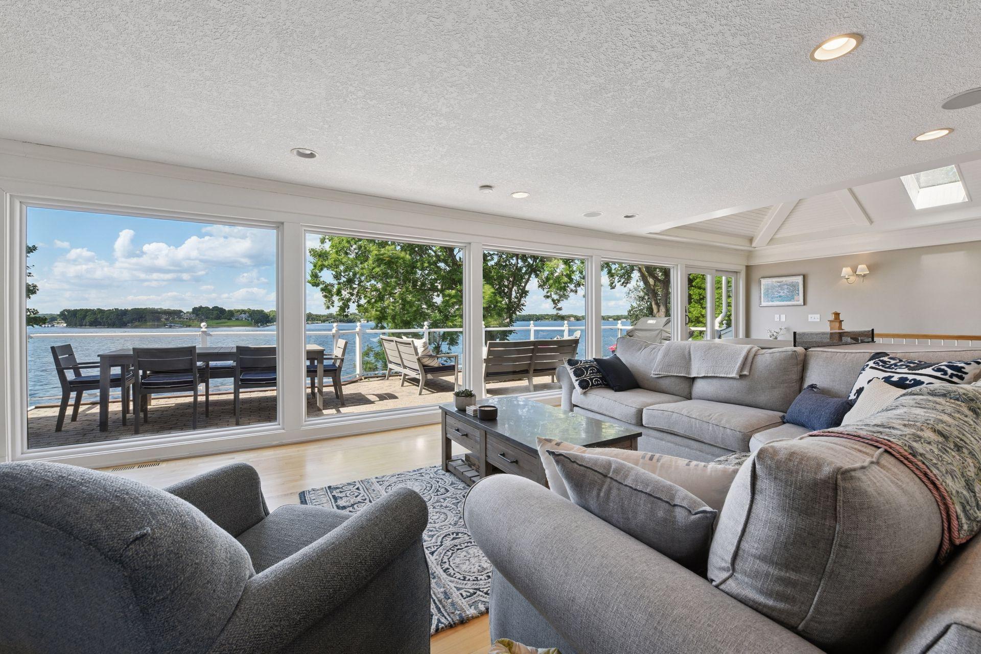 The large windows bring the outside in