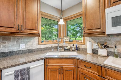 11990 380th Avenue, Blue Earth, MN 56013